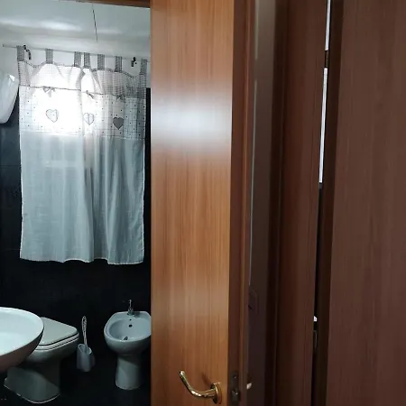 Rhaele טאראנטו